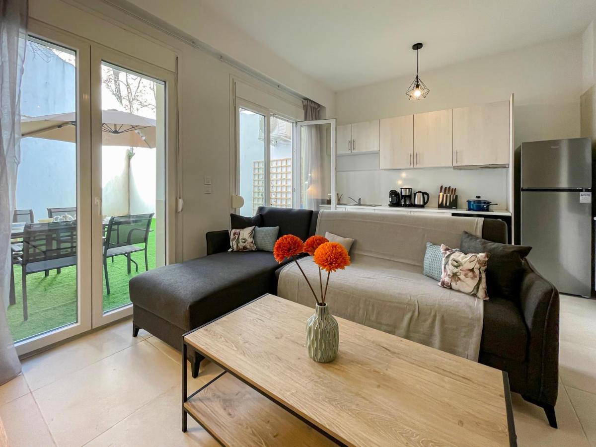 Soho Modern 55Sqm Studio With Secret Garden Apartment Athena Bagian luar foto