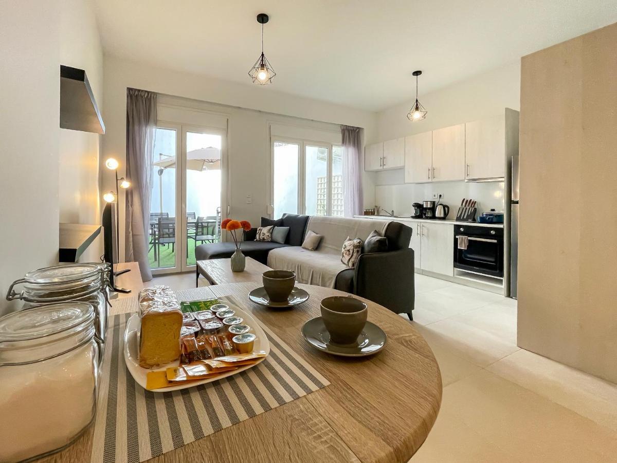 Soho Modern 55Sqm Studio With Secret Garden Apartment Athena Bagian luar foto