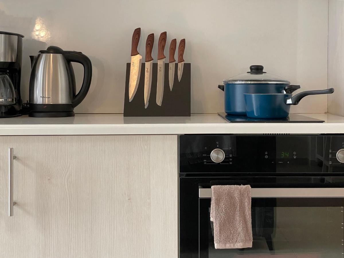 Soho Modern 55Sqm Studio With Secret Garden Apartment Athena Bagian luar foto